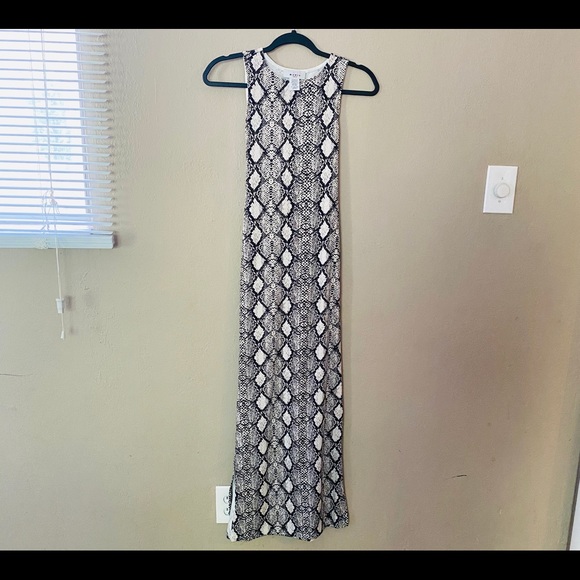 Body Con Snake Skin Print waist tie side slit maxi - Picture 3 of 5